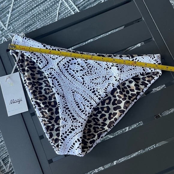 (BOTTOMS) Maaji Snazzy Lace Reversible Bikini Bottoms. - Picture 5 of 6